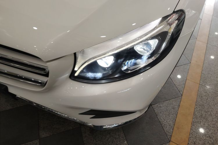 奔驰GLC 2018款 GLC 300 4MATIC 动感型局部细节36