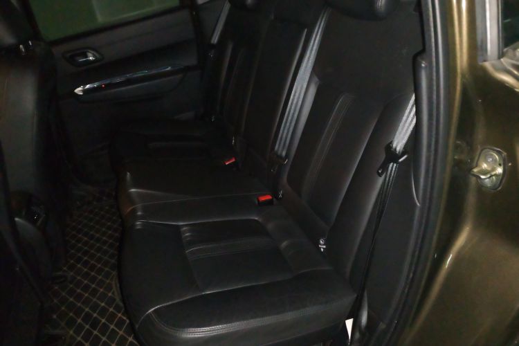 标致3008 2015款 2.0L 自动潮流版中控内饰21