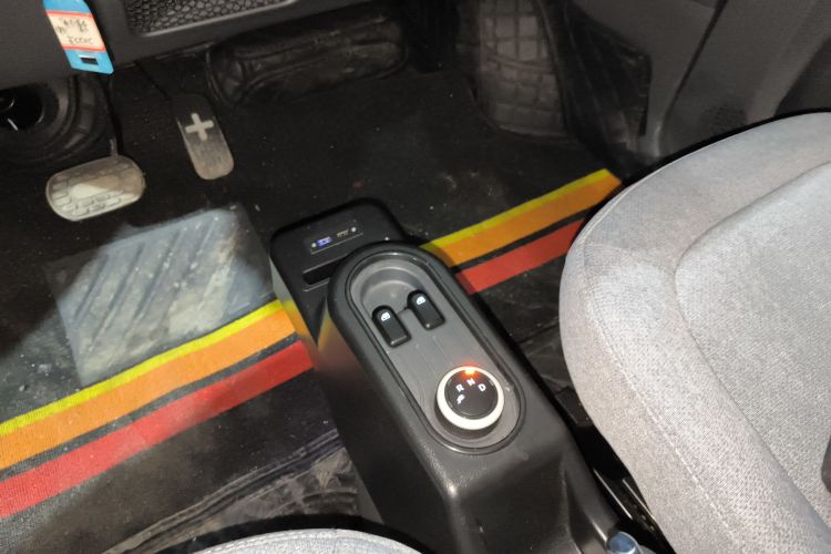 五菱汽车 宏光MINIEV 2022款 马卡龙臻享款 三元锂中控内饰18