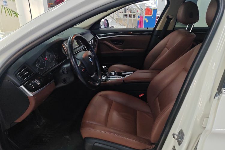 宝马5系 2014款 528Li 领先型中控内饰19