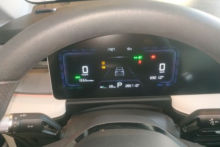 吉利几何E萤火虫 2024款 301km 星光中控内饰14