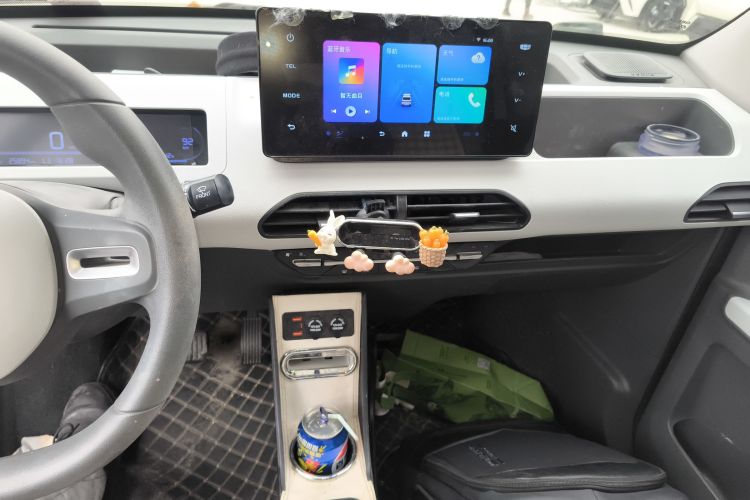 吉利银河 2024款 200km 熊猫卡丁中控内饰16