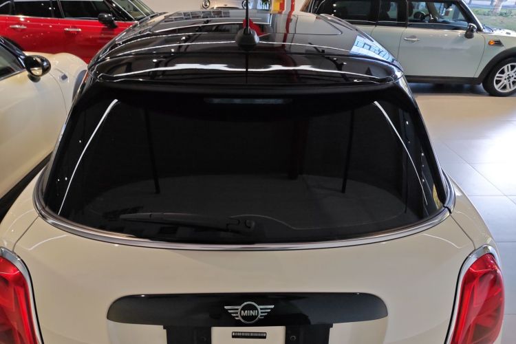 MINI 2021款 1.5T COOPER 艺术家 五门版车身外观6