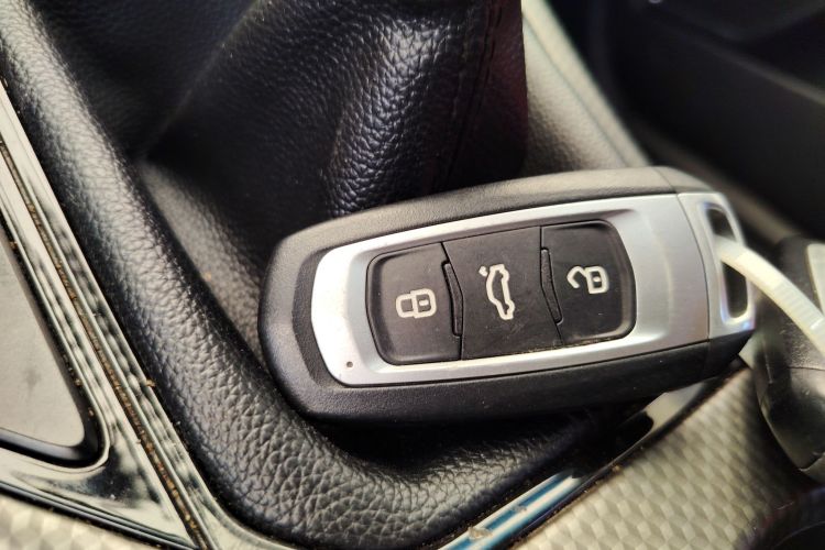 吉利汽车 帝豪GS 2016款 优雅版 1.8L 手动领尚型中控内饰7001