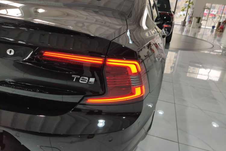 沃尔沃S90新能源 2024款 插电式混动 四驱长续航智逸豪华版车身外观9