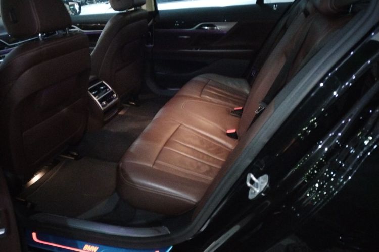 宝马7系 2018款 730Li 领先型 卓越套装中控内饰21