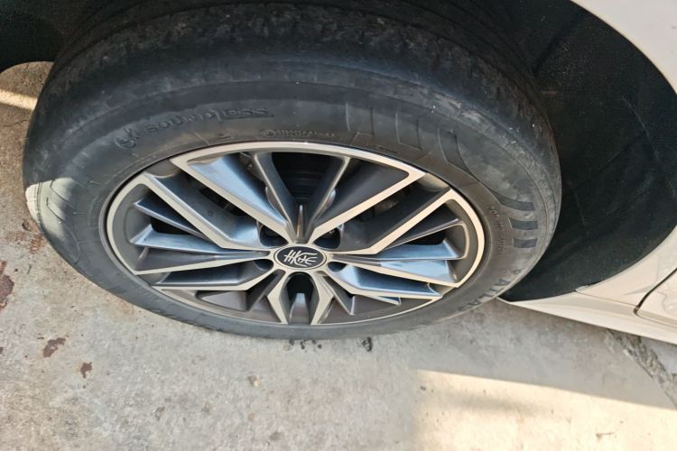 比亚迪 秦PLUS 2023款  冠军版 DM-i 120KM超越型车身外观6008