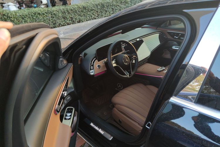 奔驰E级 2024款 E 260 L中控内饰20