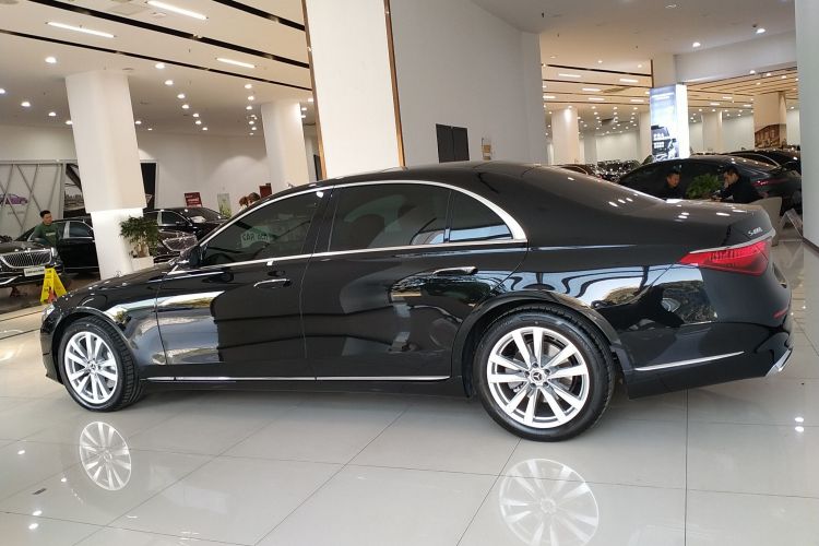 奔驰S级 2024款 改款 S 400 L 商务型车身外观4