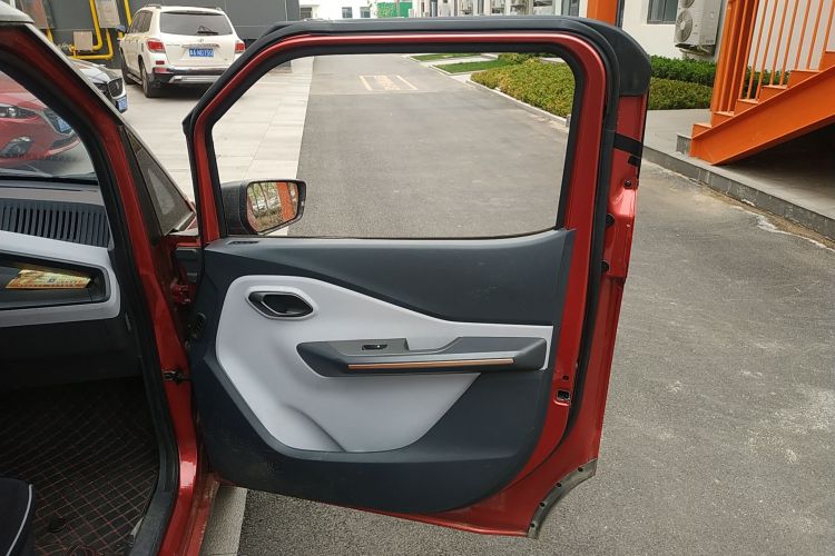 宝骏E200 2020款 305KM 智行版中控内饰7005