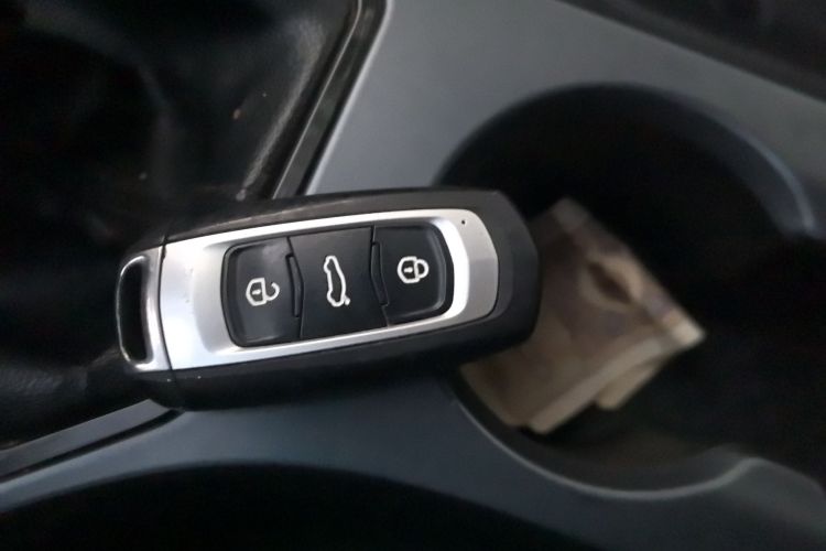 吉利汽车 帝豪 2018款 1.5L 手动向上互联版中控内饰7001