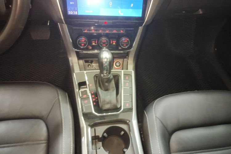 大众 帕萨特 2016款 330TSI DSG尊荣版中控内饰18