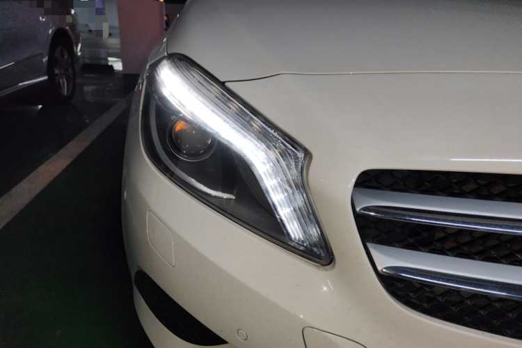 奔驰A级(进口) 2015款 A 200 时尚型车身外观8