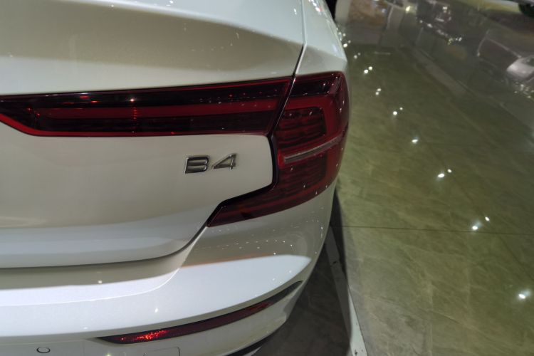 沃尔沃S60 2023款 B4 智逸豪华版车身外观9