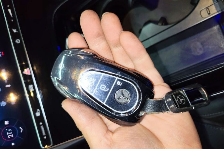 奔驰C级 2025款 C 260 L 运动版中控内饰11