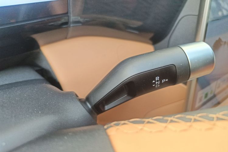 吉利银河 银河L7 2025款 EM-i 115km 探索+版中控内饰18