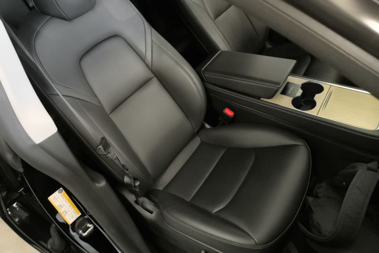 特斯拉 Model Y 2021款 标准续航后驱版局部细节41