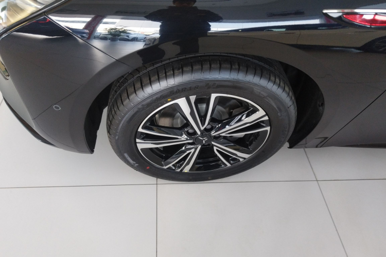 红旗EH7 2025款 600 智选版车身外观6007