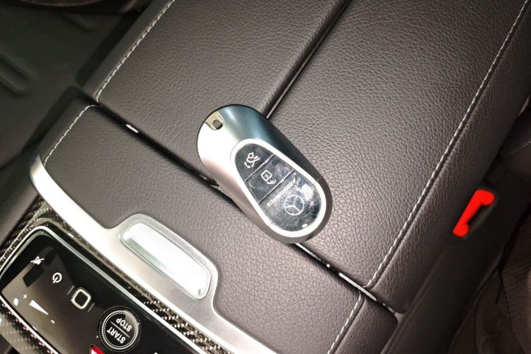 奔驰EQE AMG 2023款 AMG EQE 53 4MATIC+中控内饰7001