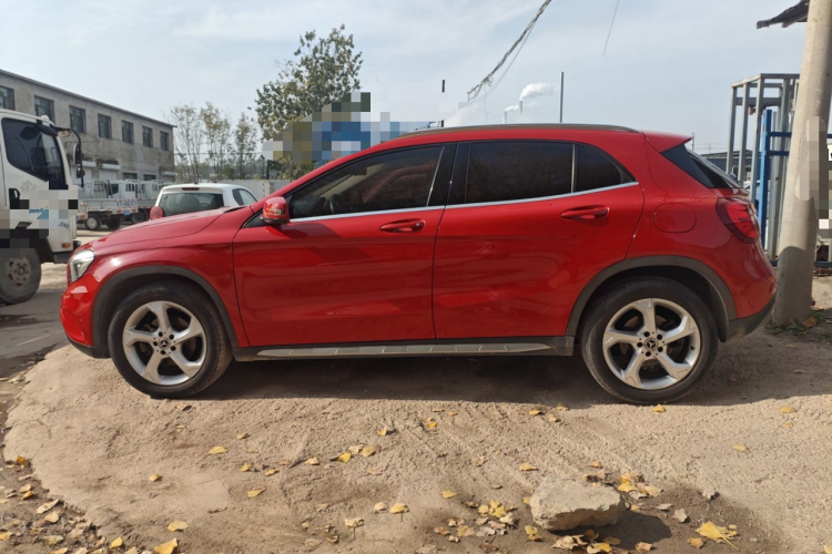 奔驰GLA 2015款 GLA 220 4MATIC 时尚型车身外观4