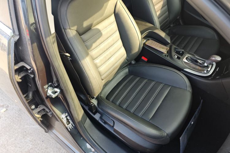 别克 君威 2015款 1.6T 精英技术型局部细节41