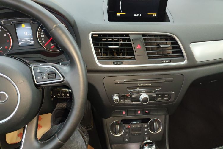 奥迪Q3 2017款 30 TFSI 时尚型中控内饰16