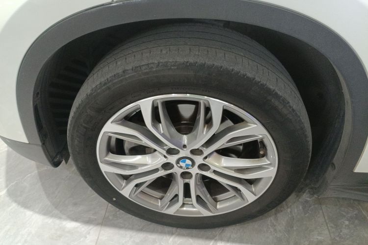 宝马X1 2019款 sDrive20Li 领先型车身外观6001