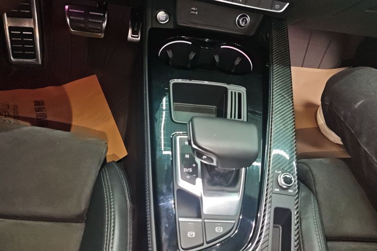 奥迪A4L 2023款 45 TFSI quattro 臻选动感型中控内饰18