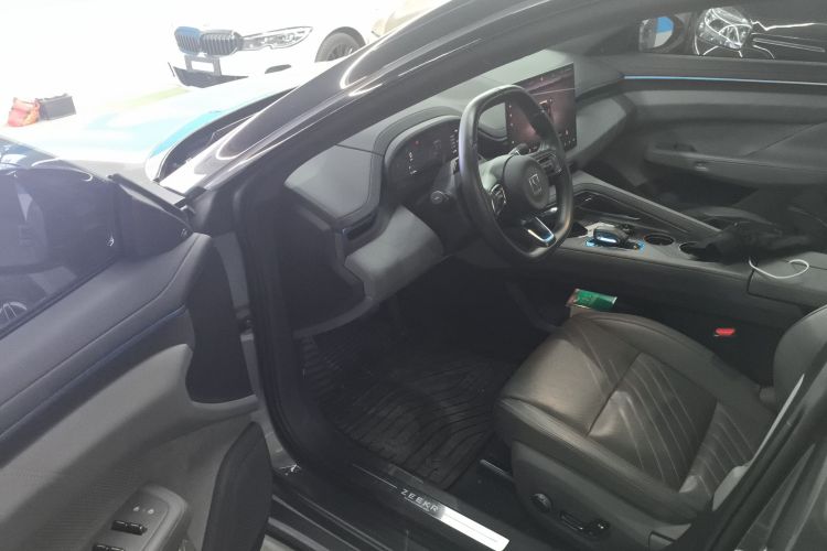 极氪001 2024款 WE版 100kWh 后驱中控内饰7003