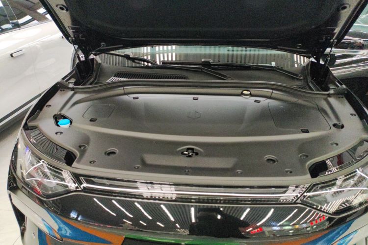 零跑汽车 零跑C11 2026款 纯电 640激光雷达智尊版机舱底盘24