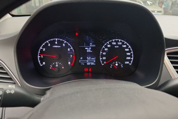 现代 悦纳 2016款 1.4L 手动炫酷版GLS中控内饰14