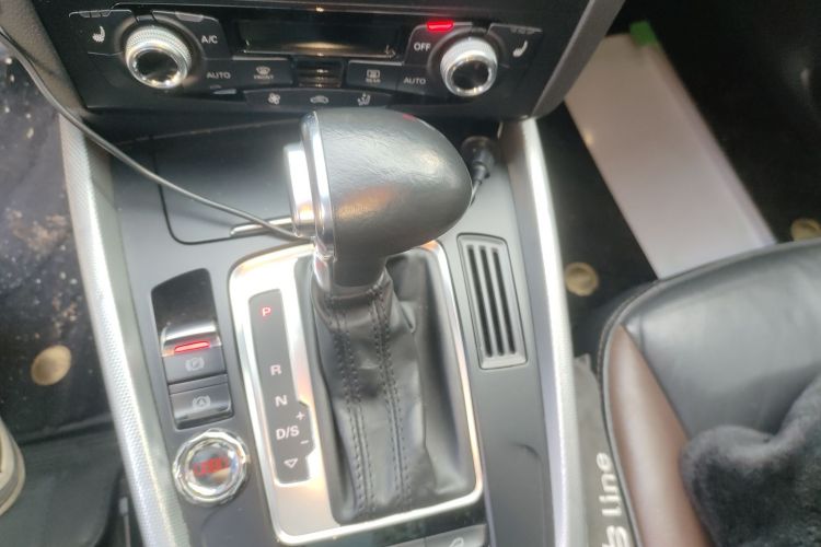 奥迪Q5 2018款 典藏版 40 TFSI 技术型中控内饰18