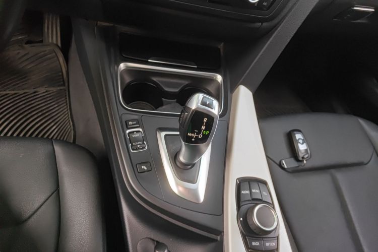 宝马3系 2015款 320Li 超悦版时尚型中控内饰18