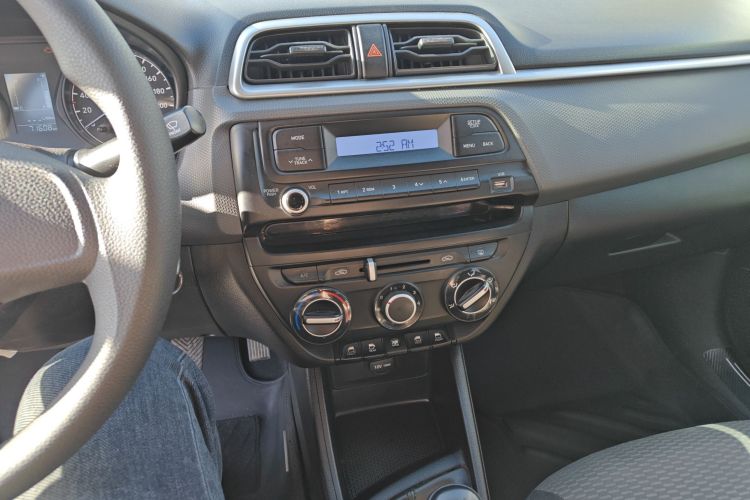 现代 瑞纳 2017款 1.4L 手动焕新版 国VI中控内饰16