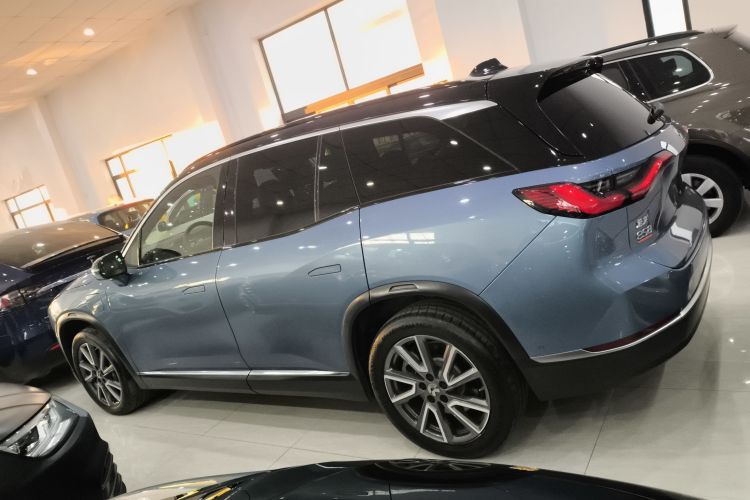 蔚来ES8 2020款 580KM 六座版车身外观4
