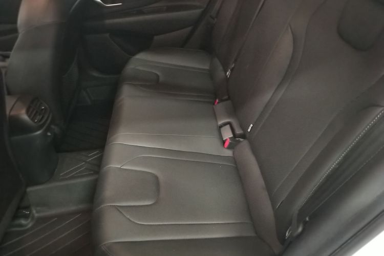 现代 伊兰特 2023款 1.5L CVT GLX精英版中控内饰21