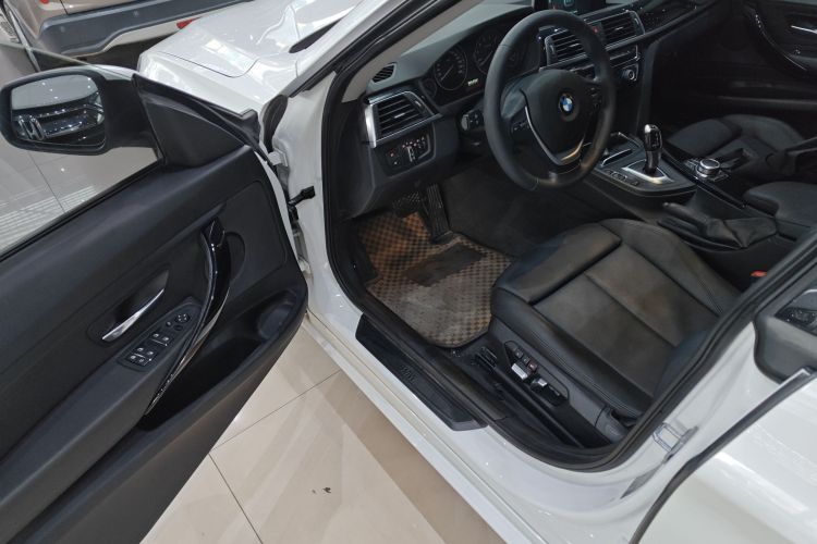 宝马3系GT 2019款 320i 时尚型中控内饰20