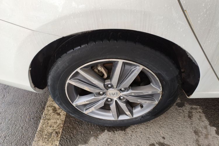 长安 逸动 2016款 1.6L 自动风尚型车身外观56