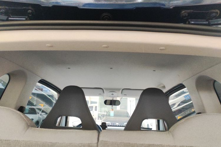 奔腾小马 2025款 222km 闪电马中控内饰22