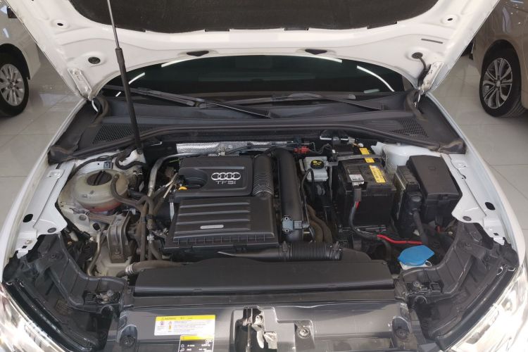 奥迪A3 2018款 30周年年型 Limousine 35 TFSI 时尚型机舱底盘24