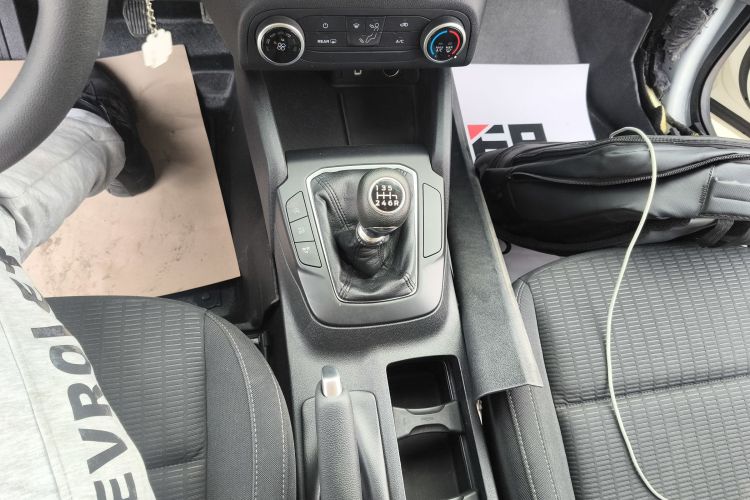 福特 福克斯 2019款 两厢 1.5L 手动锋跃型 国V局部细节18