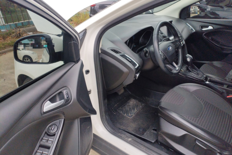 福特 福克斯 2015款 三厢 1.6L 自动风尚型中控内饰7003