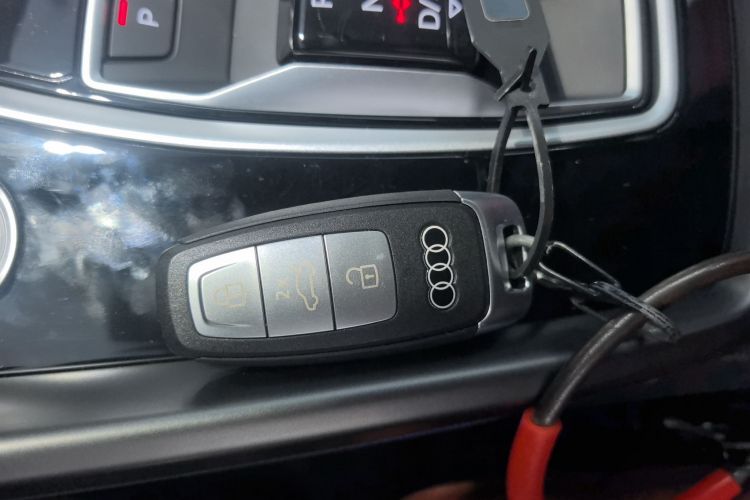 奥迪A3 2025款 A3L Limousine 35TFSI 飞驰尊享型中控内饰11