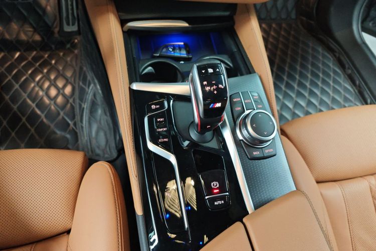 宝马5系(进口) 2022款 530i M运动套装中控内饰18