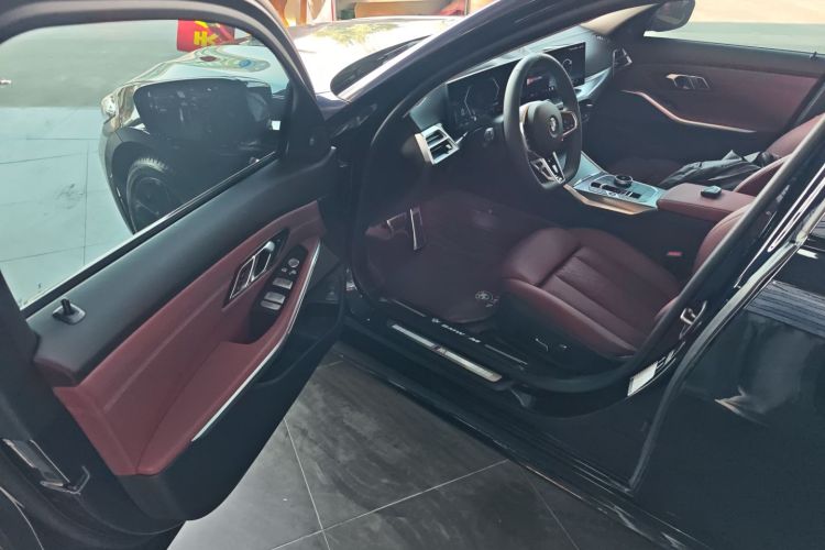 宝马3系 2025款 330Li M运动曜夜套装中控内饰7003