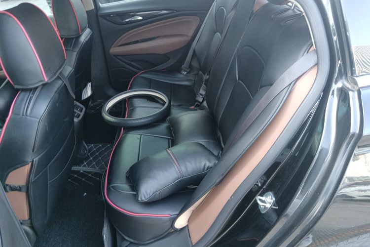 别克 君威 2017款 20T 精英型中控内饰21