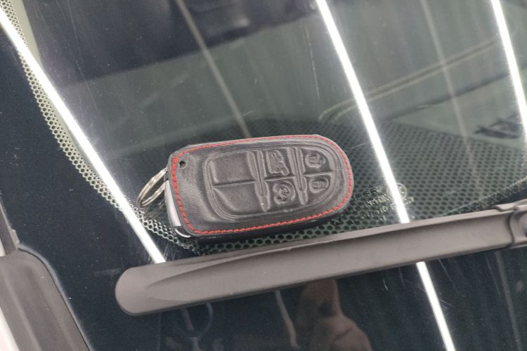 Jeep 自由光 2017款 2.0L 优越版中控内饰11