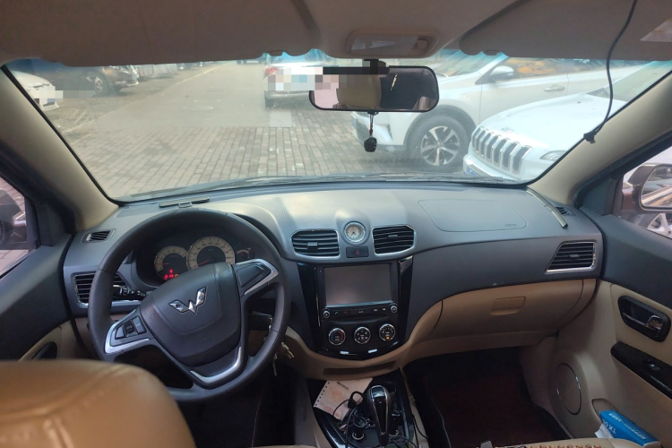 五菱汽车 五菱宏光 2014款 1.5L S自动豪华型中控内饰22