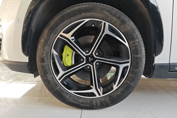 哪吒汽车 哪吒L 2024款 增程 220 闪充版车身外观6007