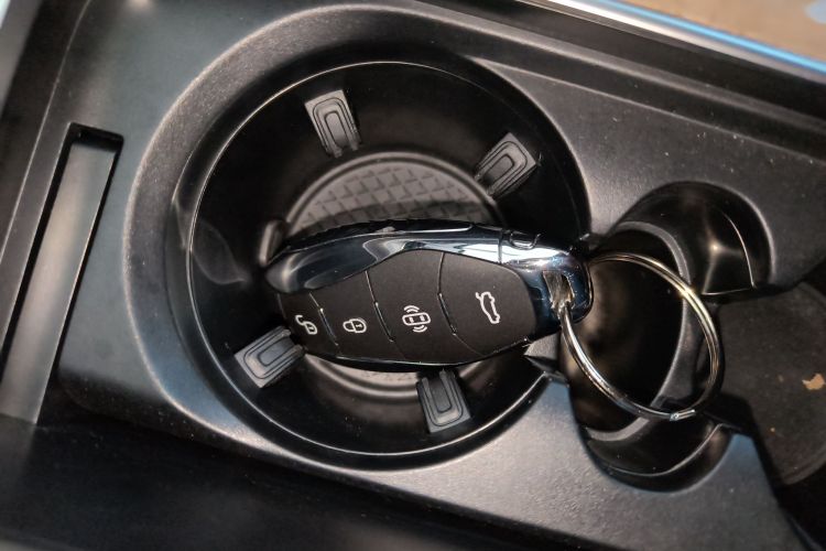 红旗HS7 2023款 2.0T 自动四驱旗领版 七座中控内饰11